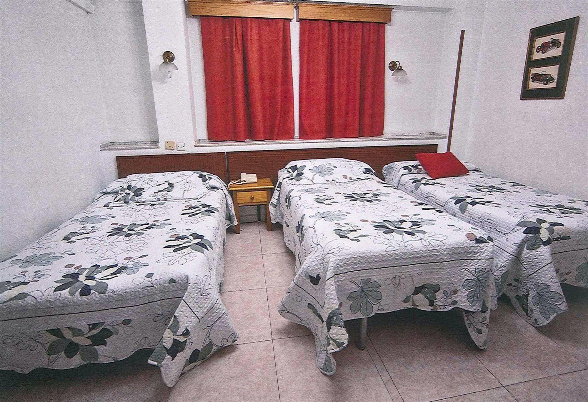 Hostal La Rosa Caces 외부 사진